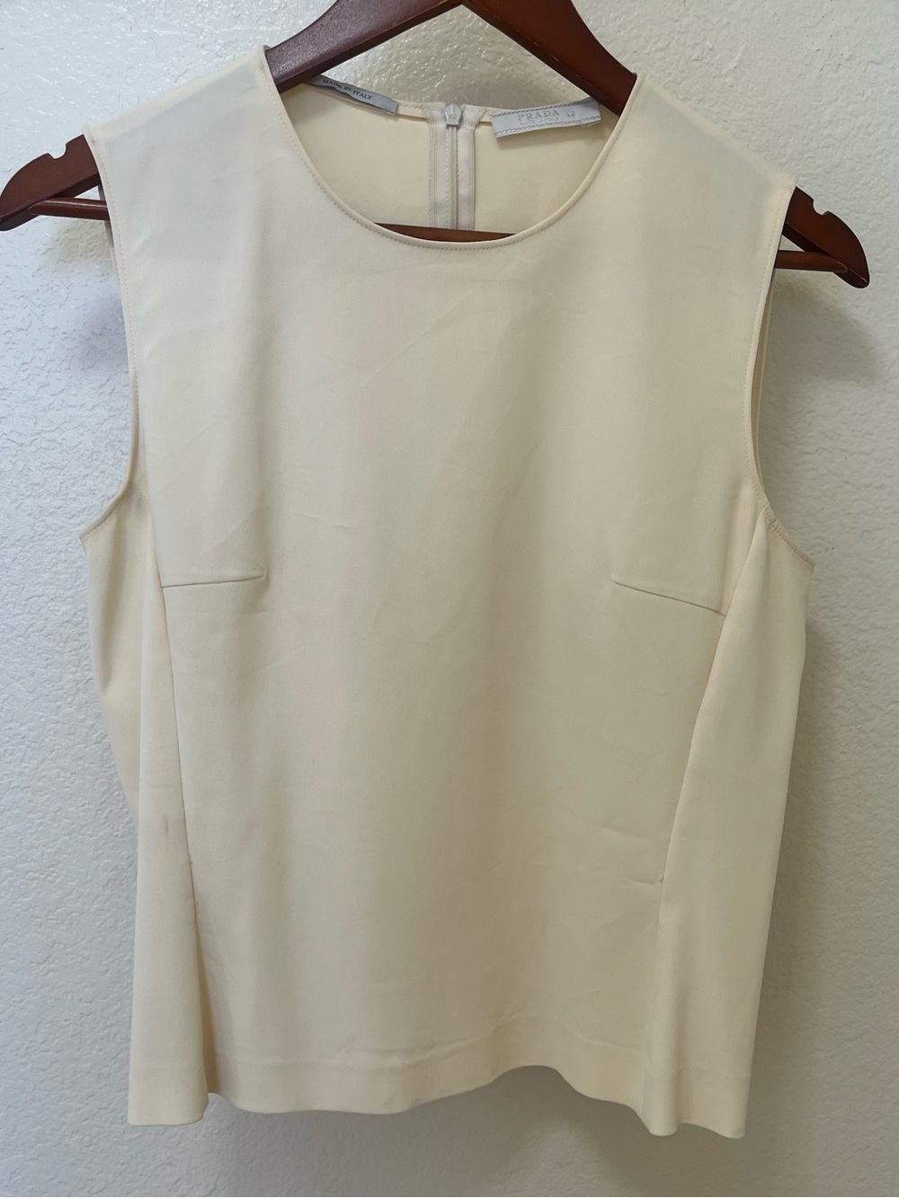 Prada fitted cream sleeveless top editor pleated y2k full back zip sz s sleek